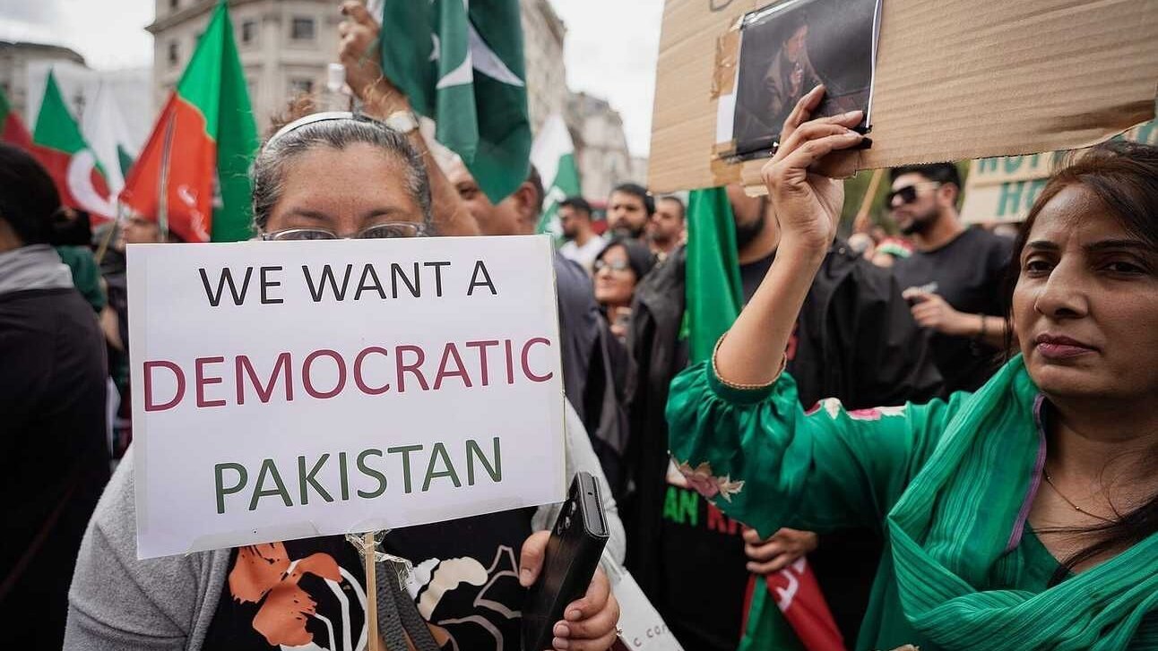 Project Writing on The Role of the Military and Democracy in Pakistan for HS 2nd Year Project Writing on The Role of the Military and Democracy in Pakistan for HS 2nd Year